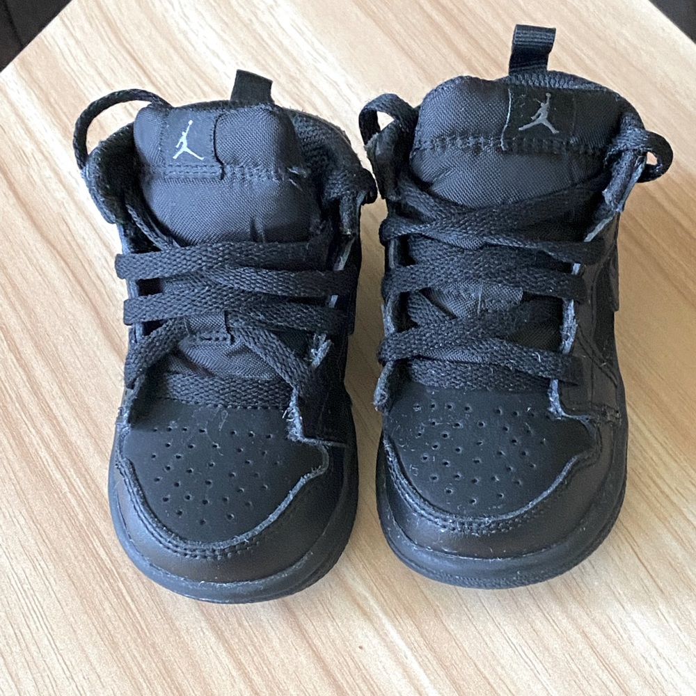 Air Jordan 1 mid size 4c